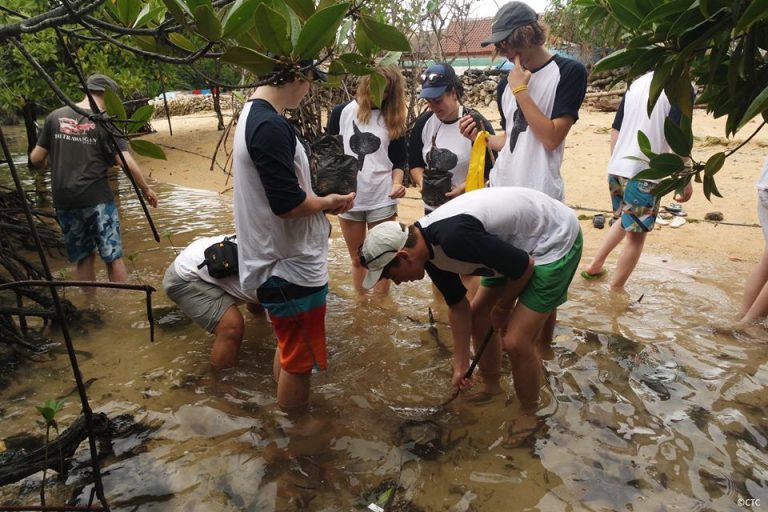 Seaweed Farming, Snorkeling and More! Woodleigh School Joins CTC for a 3-day Adventure in Nusa Penida