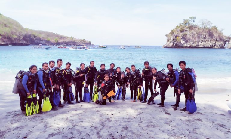 Coral Diving School Gets Excellence in Ecology Training Center from SSI