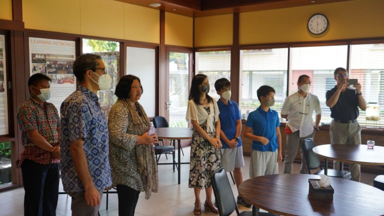 US Embassy Officials Visit CTC’s Center for Marine Conservation