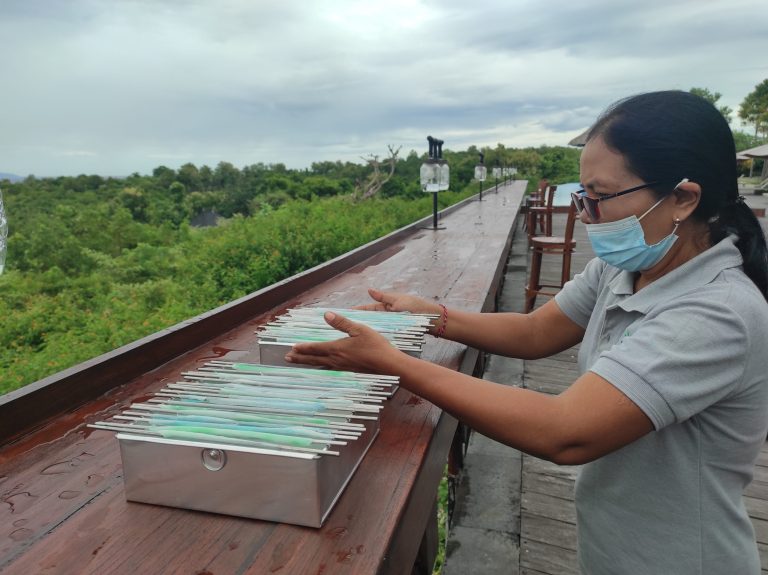 Women in Nusa Penida MPA Learn New Skills in Seaweed Processing