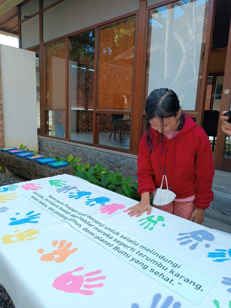 Ocean Keeper Club Members Pledge to Save Our Oceans