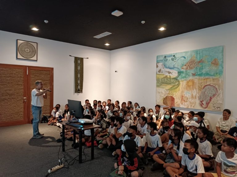 Exploring the Deep-Sea Ecosystems with Max, Mindy, and Octa