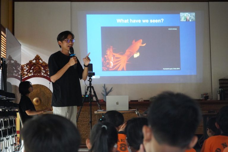 Ocean Keeper Club: A Double Dive with OceanX and the Majestic Manta Rays